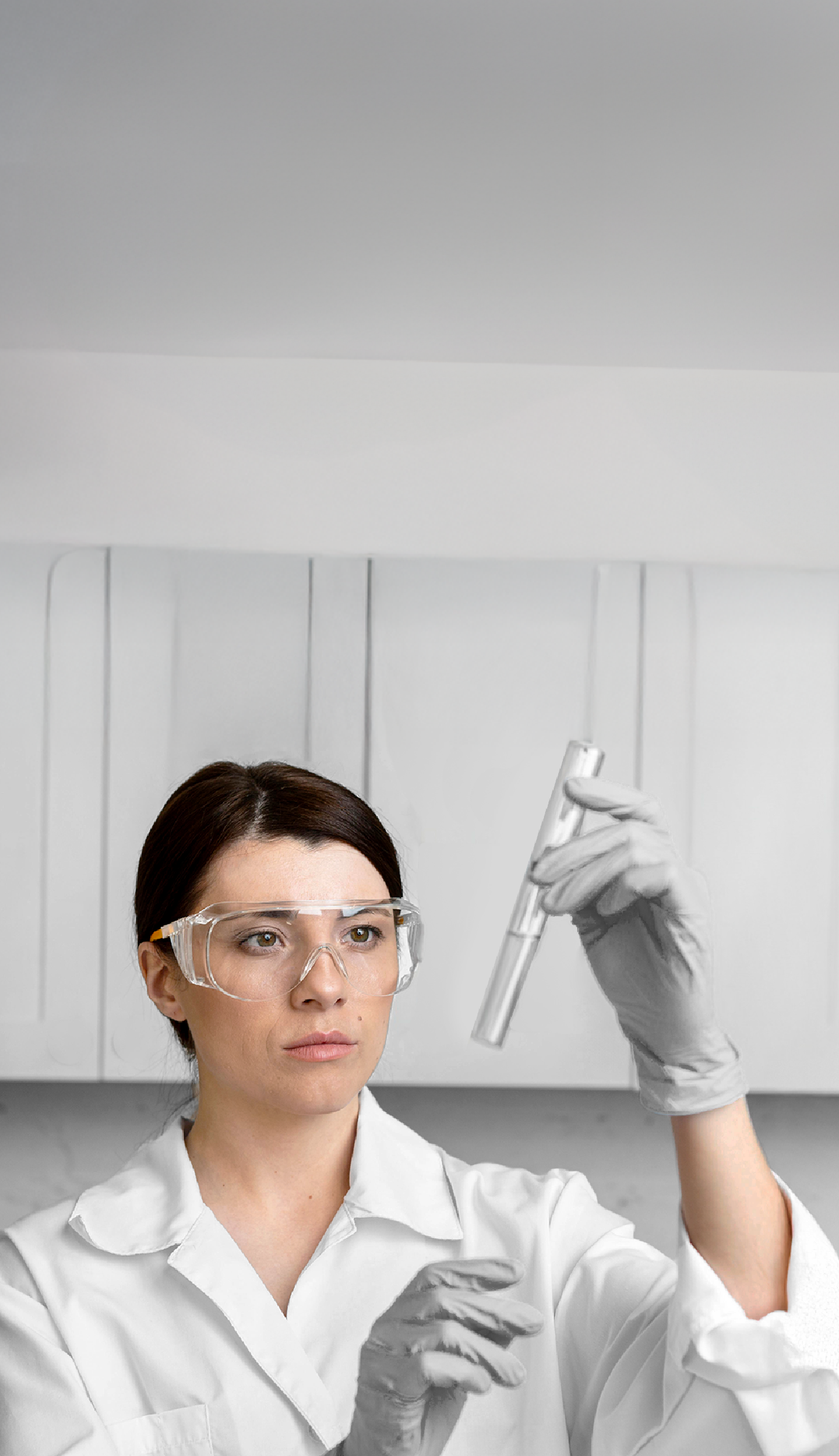 Colaborador realizándose examen médico ocupacional